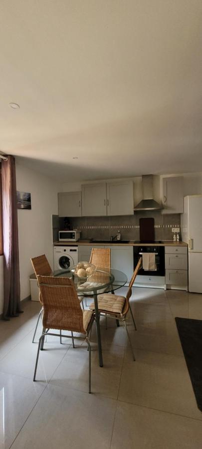 Charmant Duplex Au Coeur Du Village Cotignac Exteriör bild